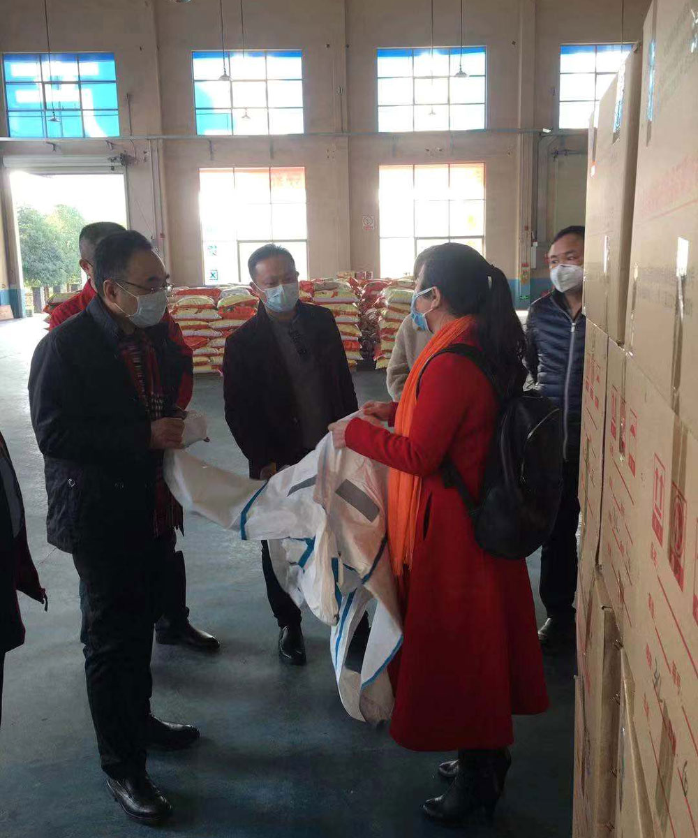 湖南省藥檢局局長及湘潭市藥監(jiān)局局長一行來湖南華大了解口罩、防護服滅菌細節(jié)